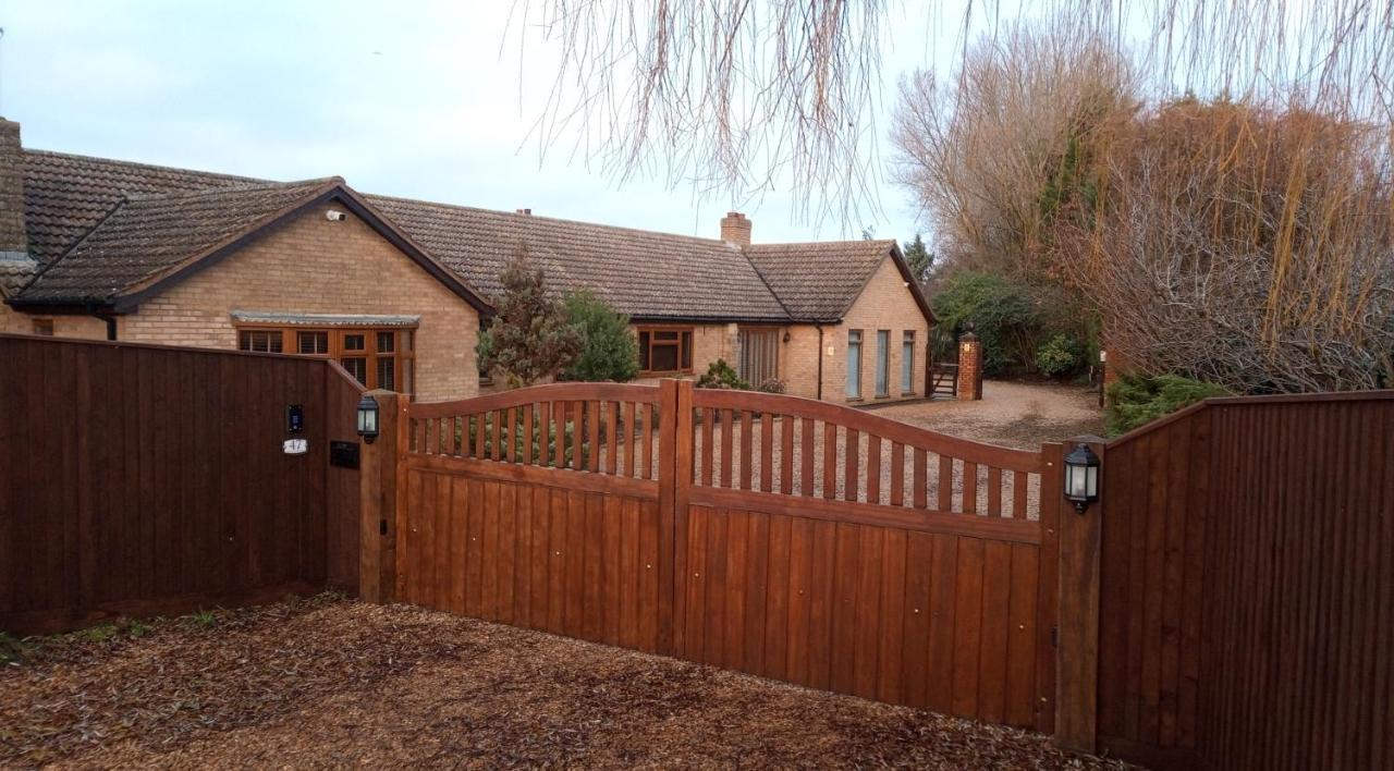 Highfields Holidays Bed & Breakfast 彼得伯勒 外观 照片